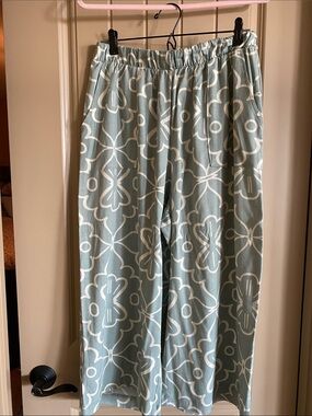 LuLaRoe Wide-Leg Pants in Light sage green and cream Floral Tile Print size Med